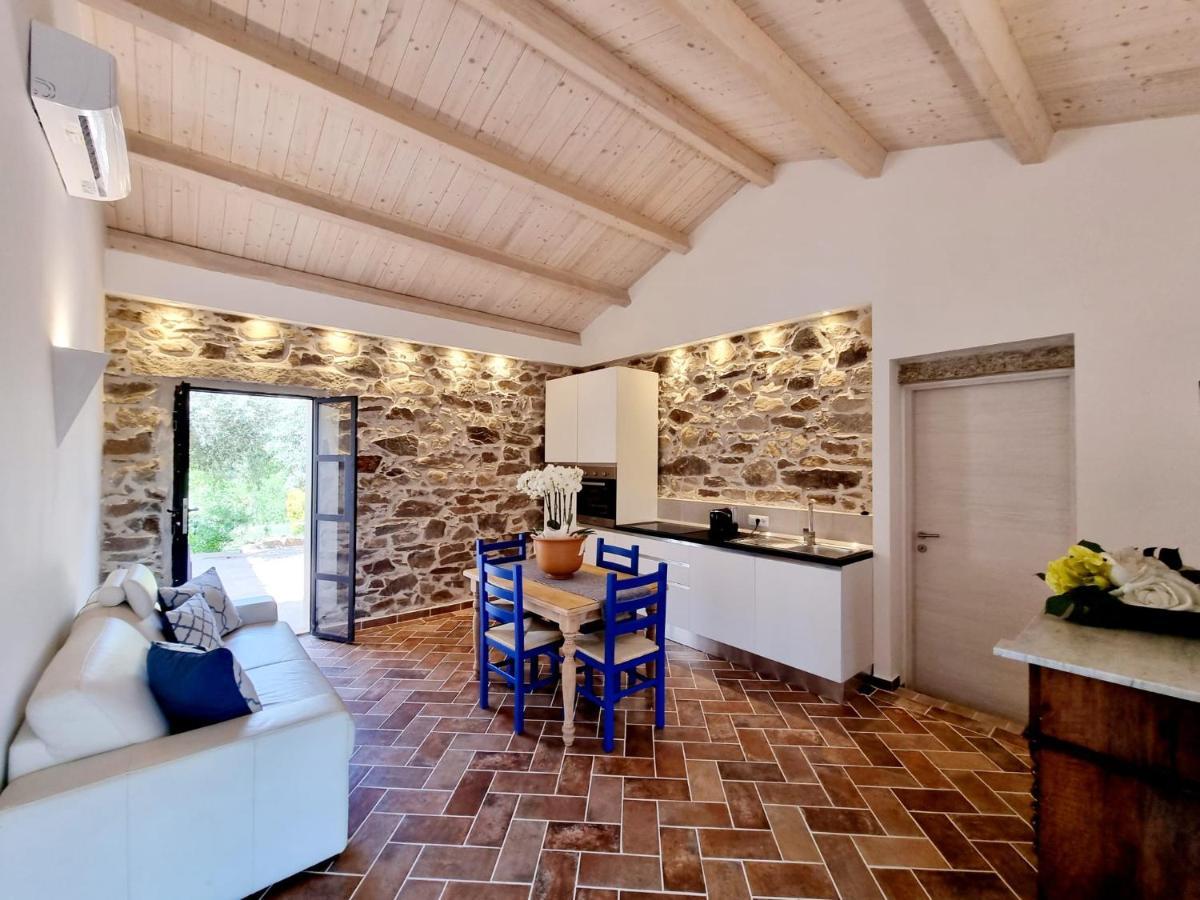 דירות Stazzo San Teodoro La Quercia Piscina Condivisa מראה חיצוני תמונה