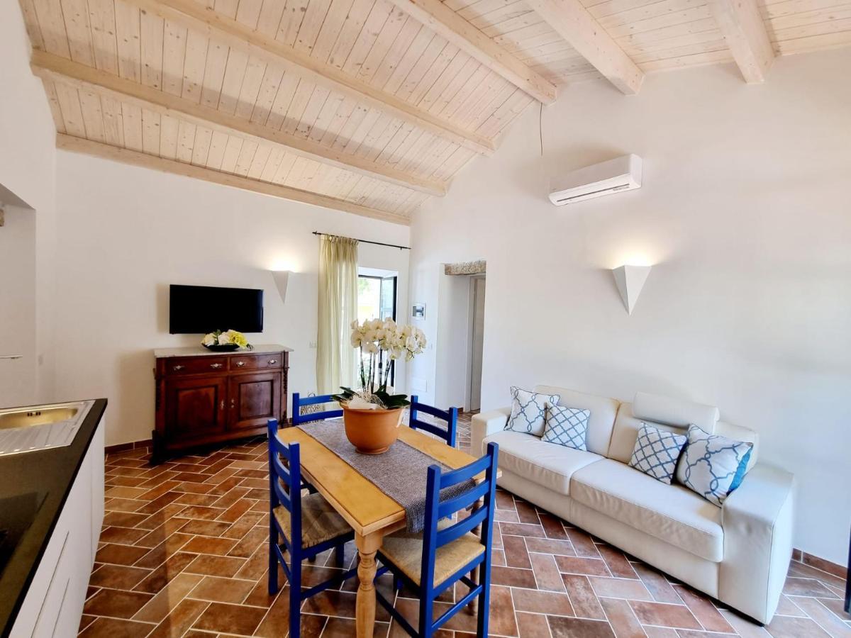 דירות Stazzo San Teodoro La Quercia Piscina Condivisa מראה חיצוני תמונה