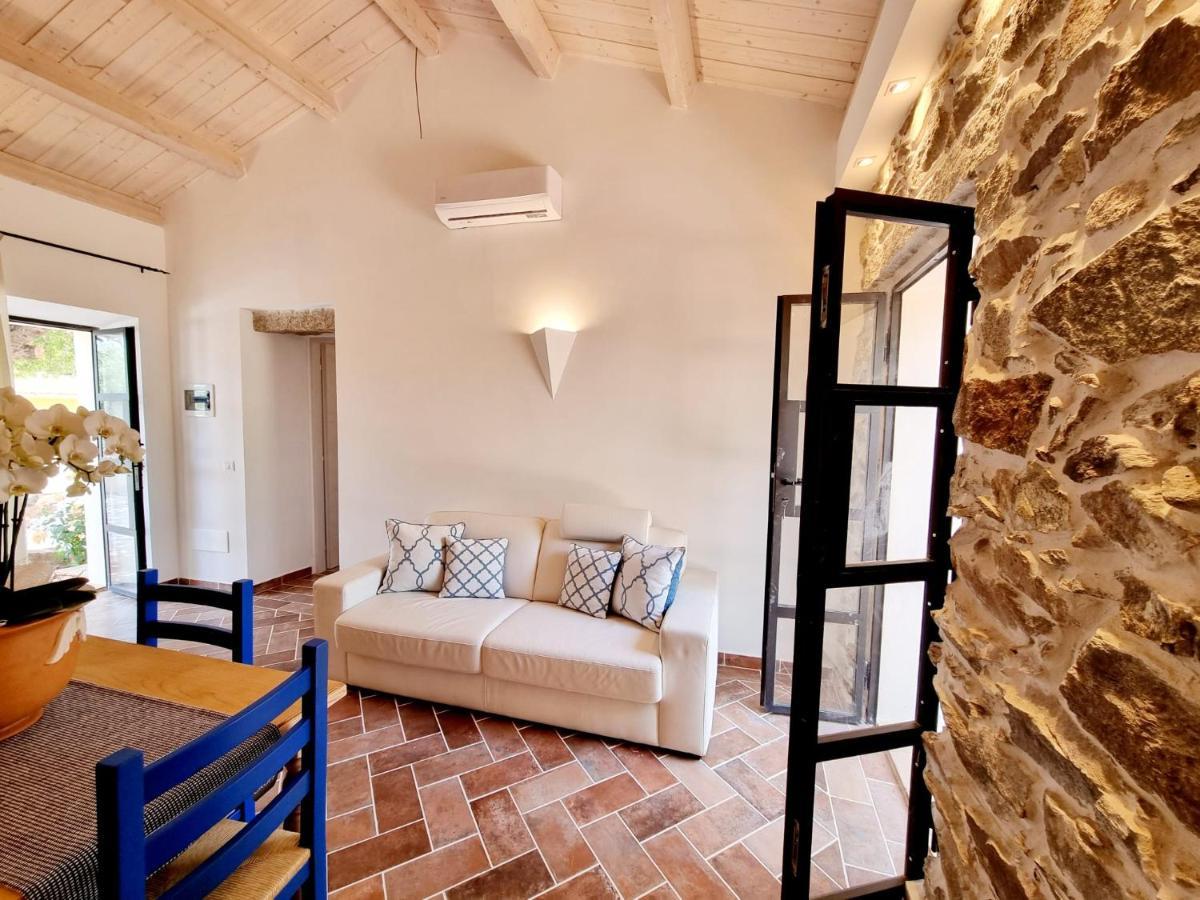 דירות Stazzo San Teodoro La Quercia Piscina Condivisa מראה חיצוני תמונה